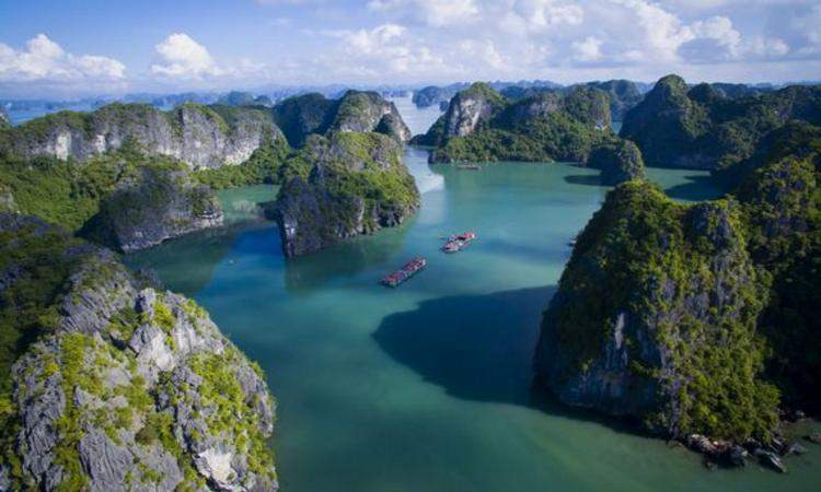 ha long bay vietnamese