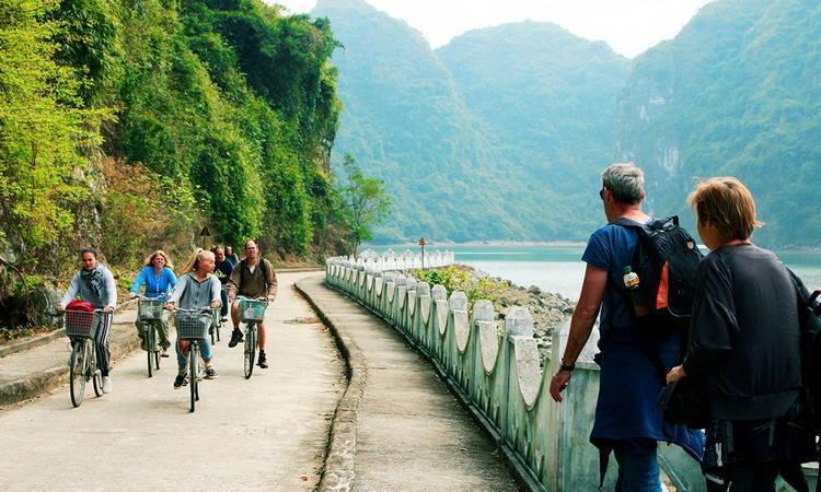 Viet Hai Village Halong bay