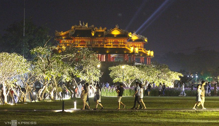 Hue opens night street zone around Imperial Citadel
