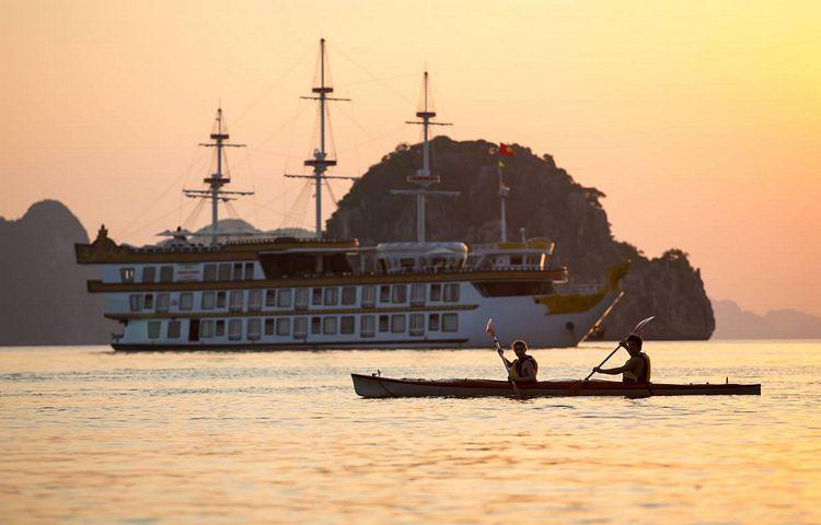 ha long bay vietnamese